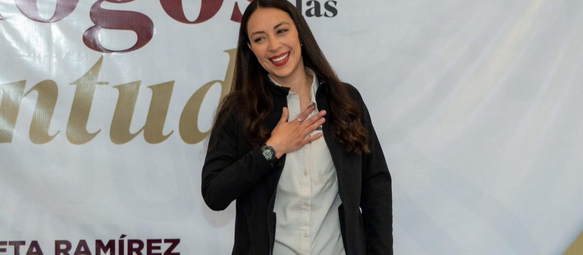 Julieta Ramírez escucha a jóvenes de Ensenada sobre salud mental