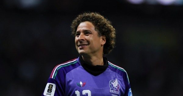 Ochoa recibe el parche Legacy en el Mundial de Clubes