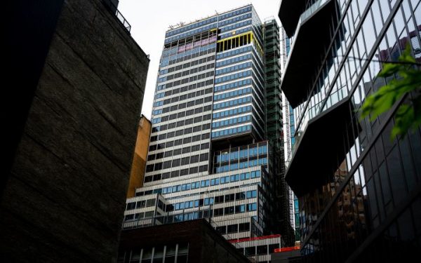 Evacúan rascacielos en Manhattan por pandeo estructural