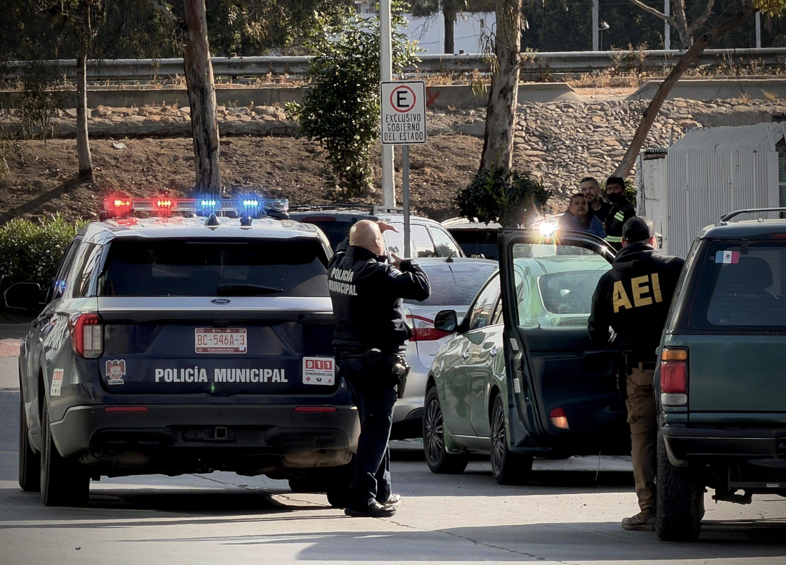 LOCALIZAN CADÁVER DENTRO DE FORD EXPLORER EN ZONA RÍO