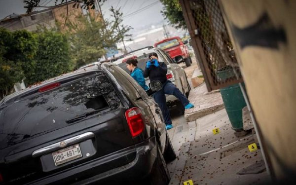 Hombre resulta lesionado tras ataque armado mientras viajaba con su hija menor