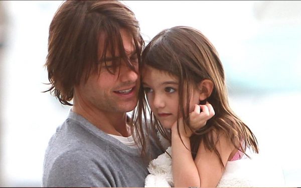 Suri Cruise deja el apellido de su padre Tom Cruise