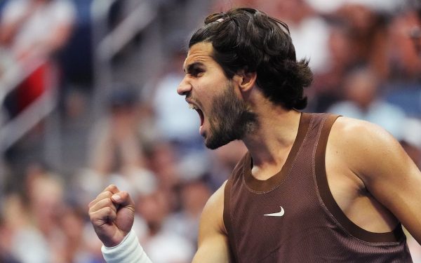 Alcaraz regresa al US Open con victoria ante Safiullin