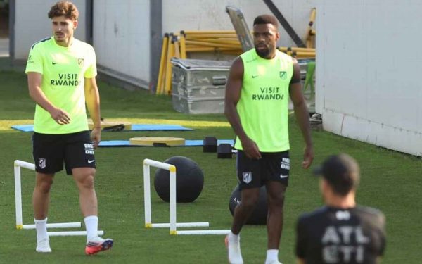 Julián Álvarez le comunica a Simeone que quiere salir del Atlético