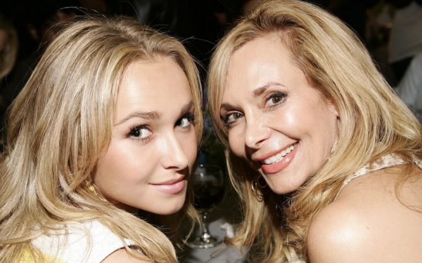 Mamá de Hayden Panettiere acusa a su exnovio de empeñar sus objetos