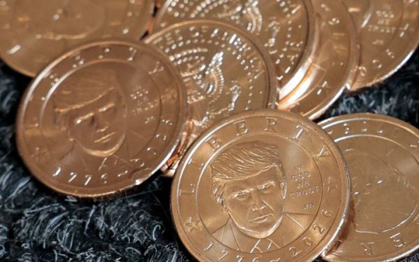 Monedas conmemorativas con cara de Trump se agotan