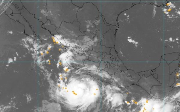Huracán Polo alcanza categoría 5 frente al Pacífico