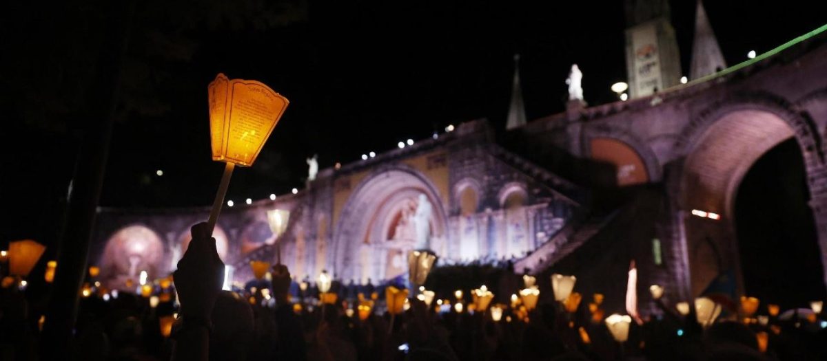 El Papa escucha a víctimas de abuso en Lourdes