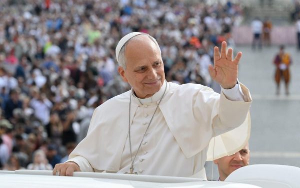 Iglesia mundial reza por el Papa León XIV antes de cirugía de pulmón