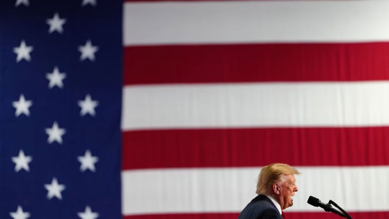 Trump redefine el poder presidencial con acuerdo ruso, ejecuciones y deportaciones masivas