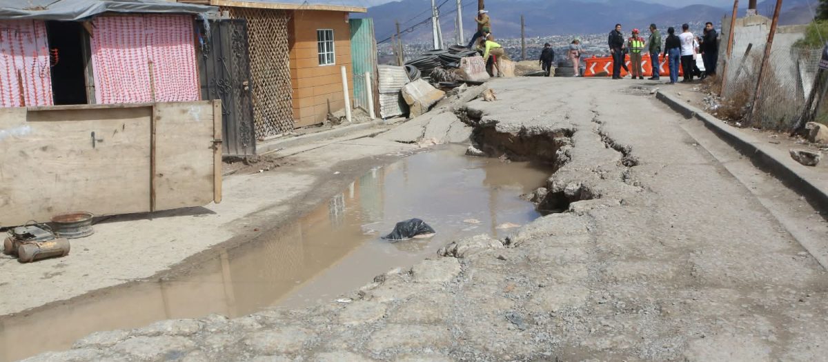 Seis viviendas en riesgo de colapso por deslizamiento en la colonia 3 de Octubre