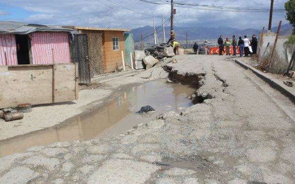 Seis viviendas en riesgo de colapso por deslizamiento en la colonia 3 de Octubre