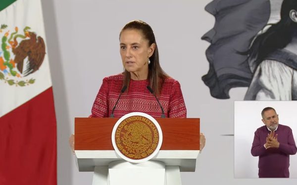 Sheinbaum reconoce salarios precarios de residentes médicos y fallas en distribución de medicamentos