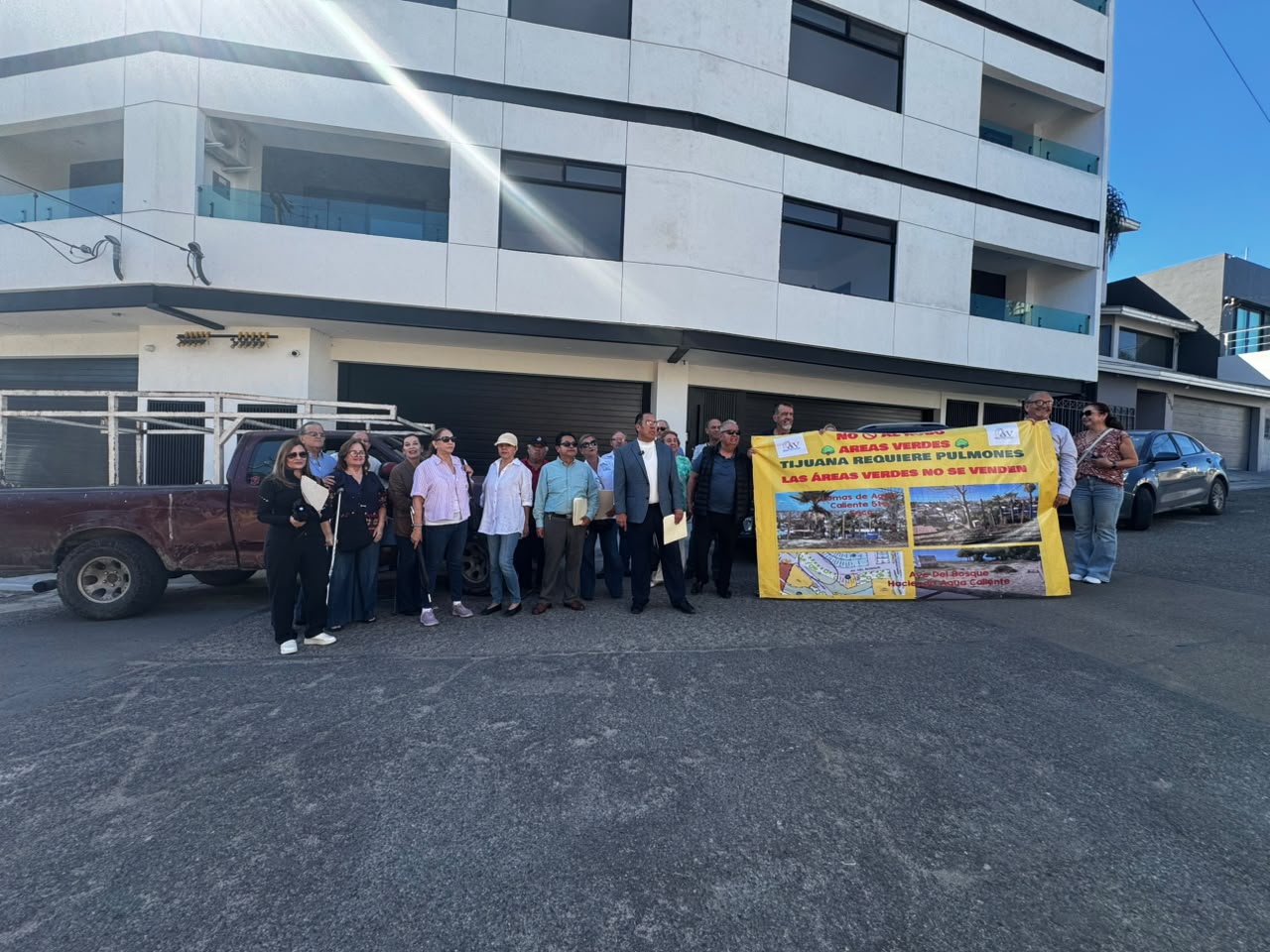 Vecinos exigen clausura de multifamiliar MYO por irregularidades en Lomas de Agua Caliente