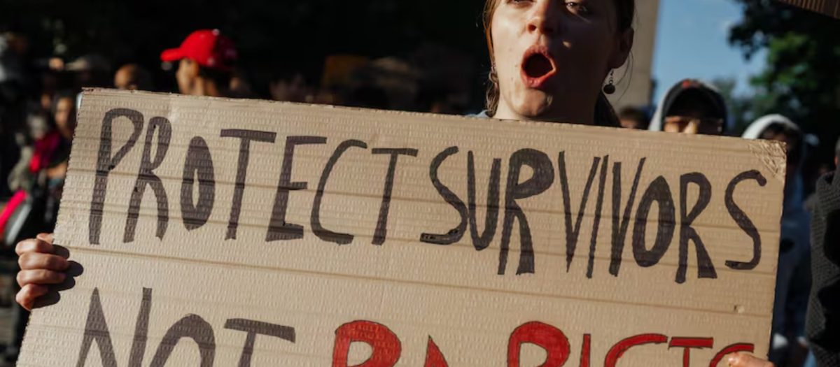 Profesores de Cornell critican manejo de violación de alumna